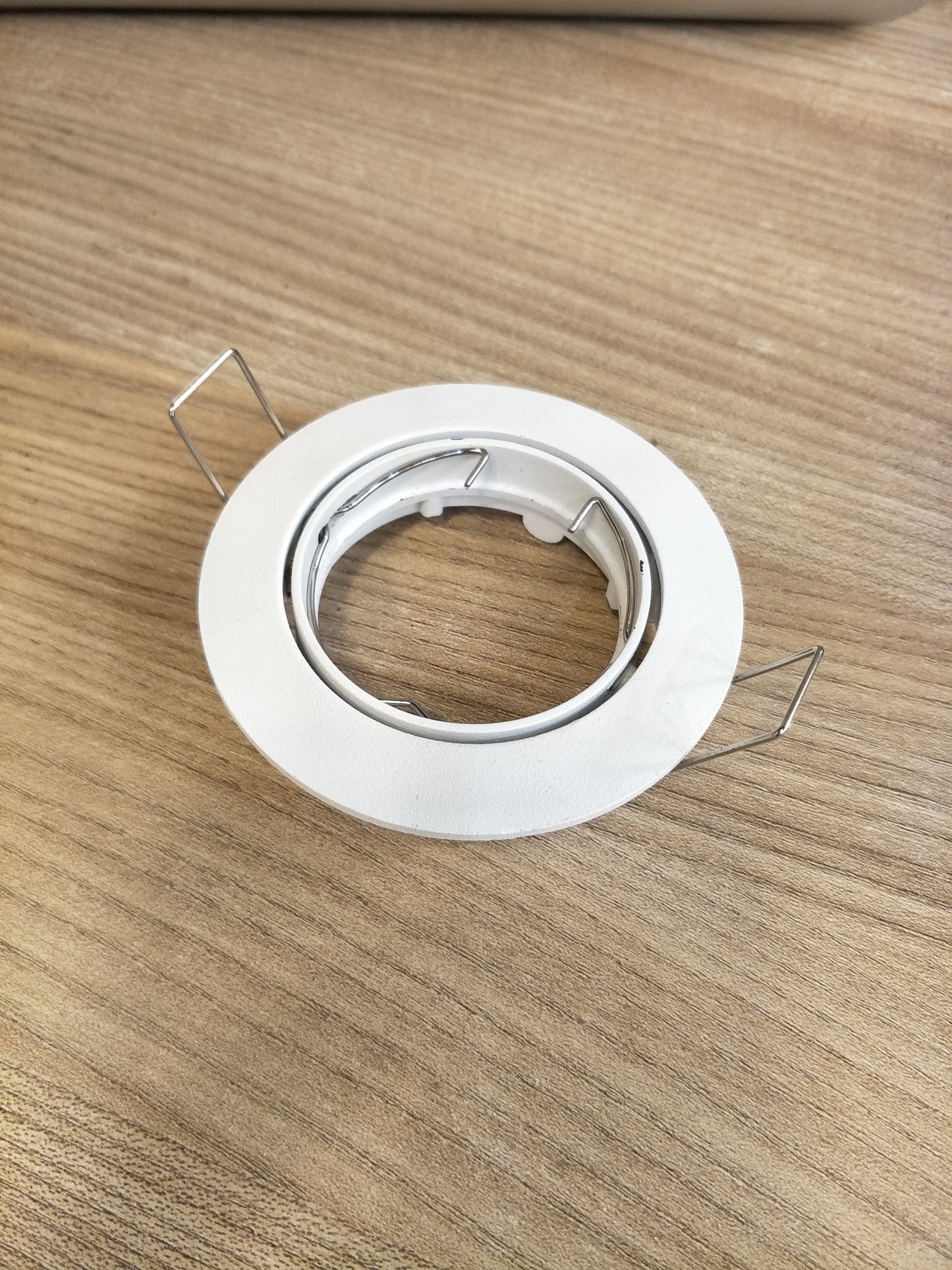 Round Single GU10/PAR16 recessed spot light holder with clip - Three Cubes Lightings (Singapore)