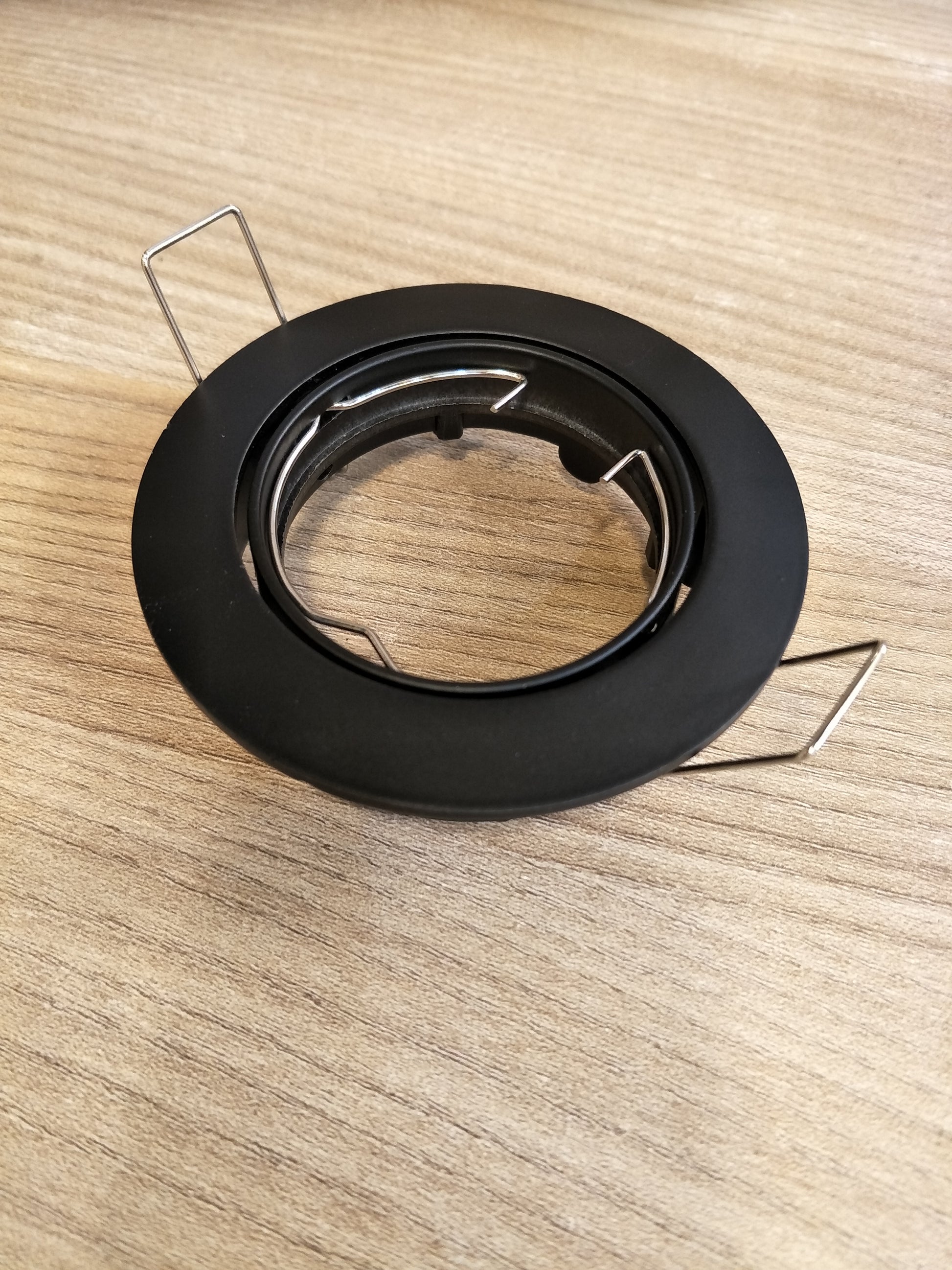 Round Single GU10/PAR16 recessed spot light holder with clip - Three Cubes Lightings (Singapore)